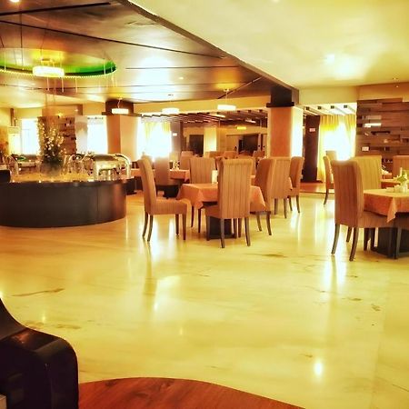 Travello Hotel Manado Extérieur photo