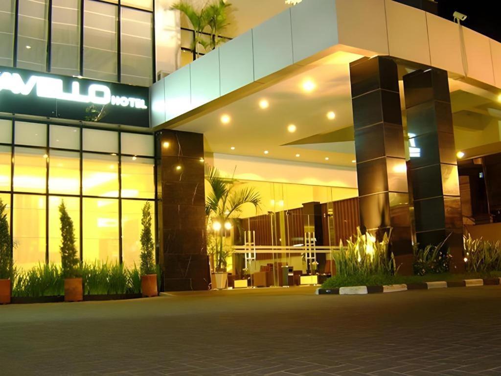 Travello Hotel Manado Extérieur photo