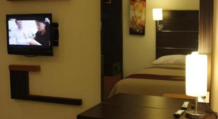 Travello Hotel Manado Extérieur photo