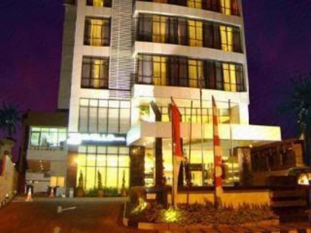 Travello Hotel Manado Extérieur photo