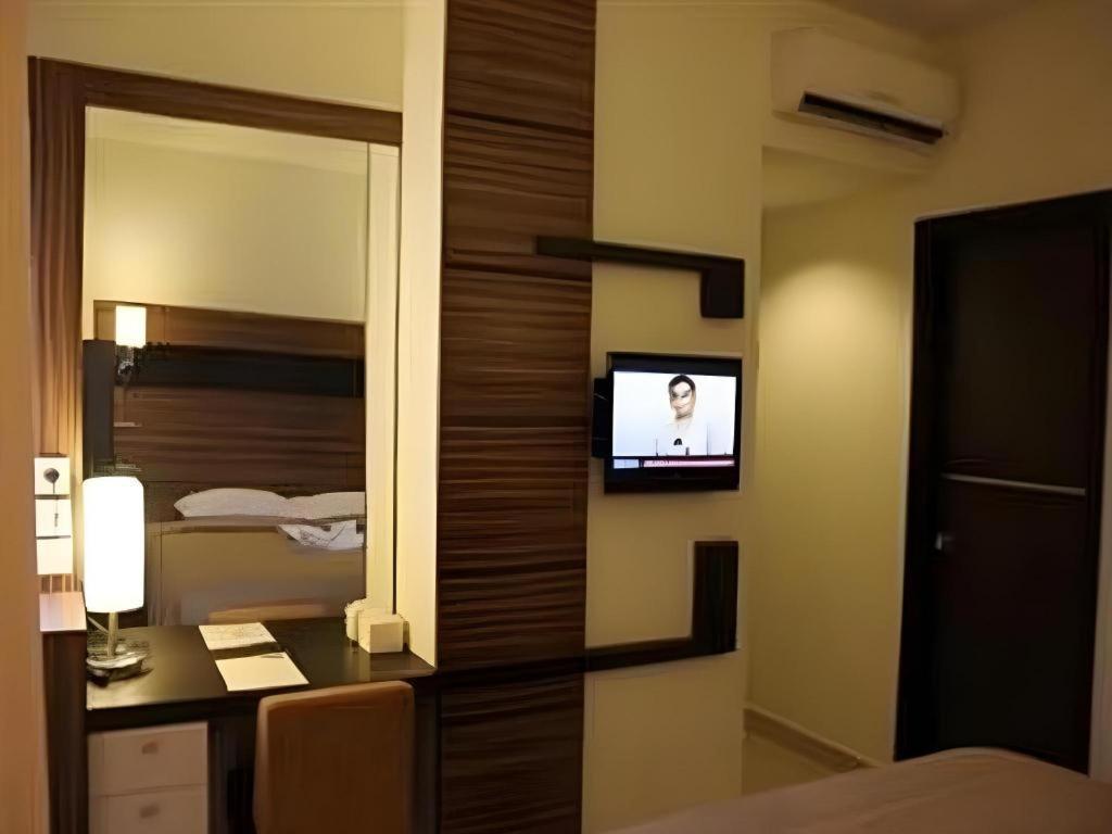 Travello Hotel Manado Extérieur photo