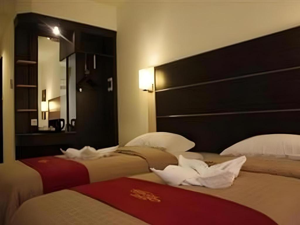 Travello Hotel Manado Extérieur photo