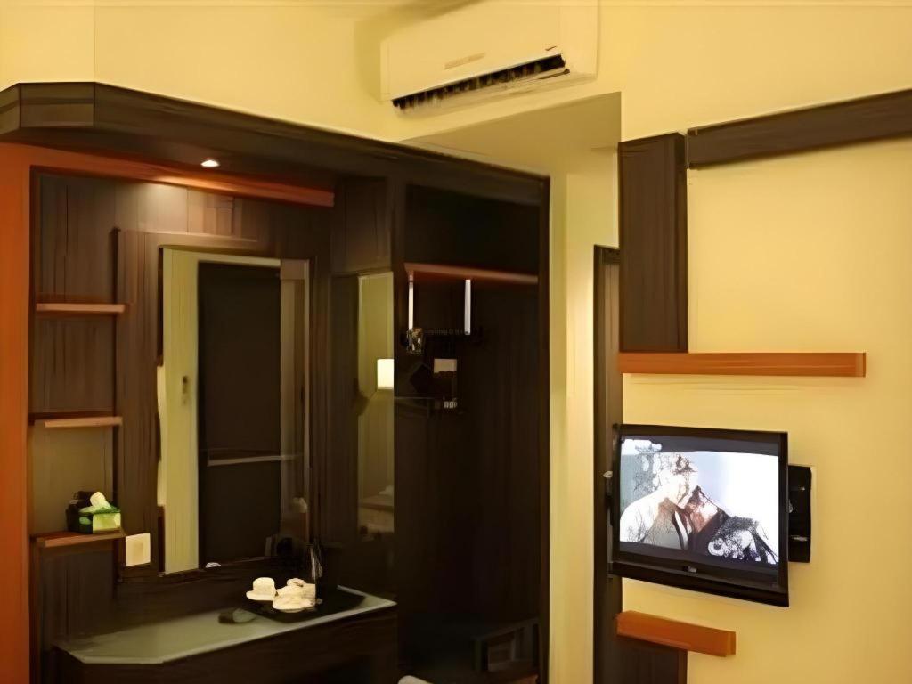 Travello Hotel Manado Extérieur photo