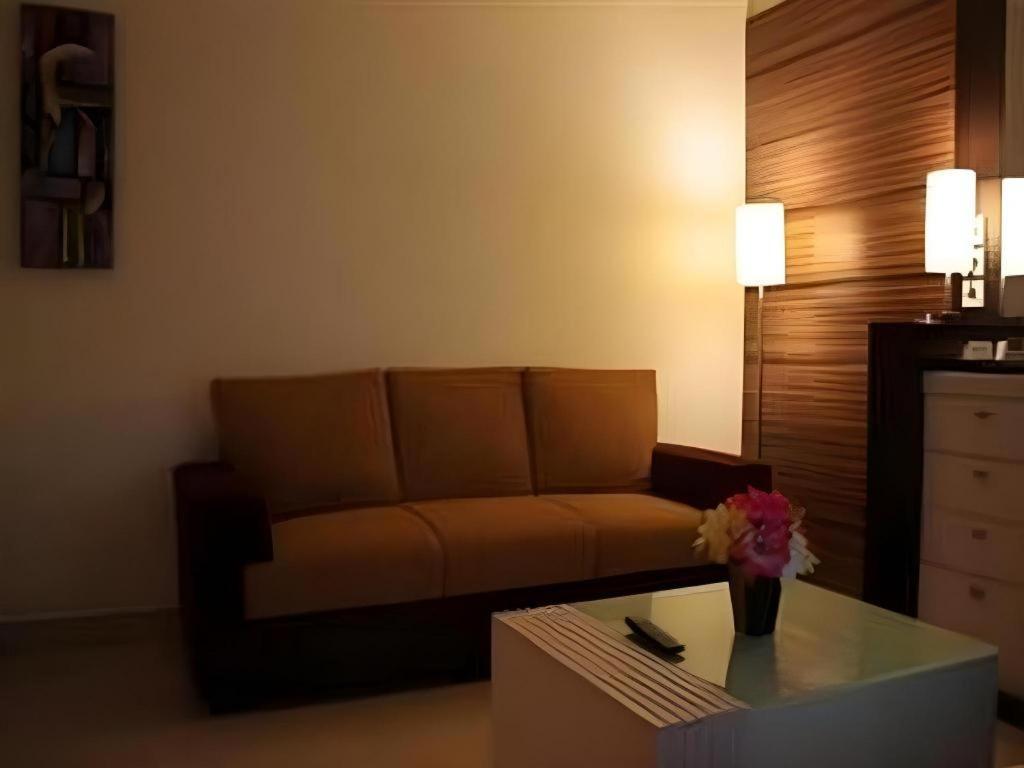 Travello Hotel Manado Extérieur photo