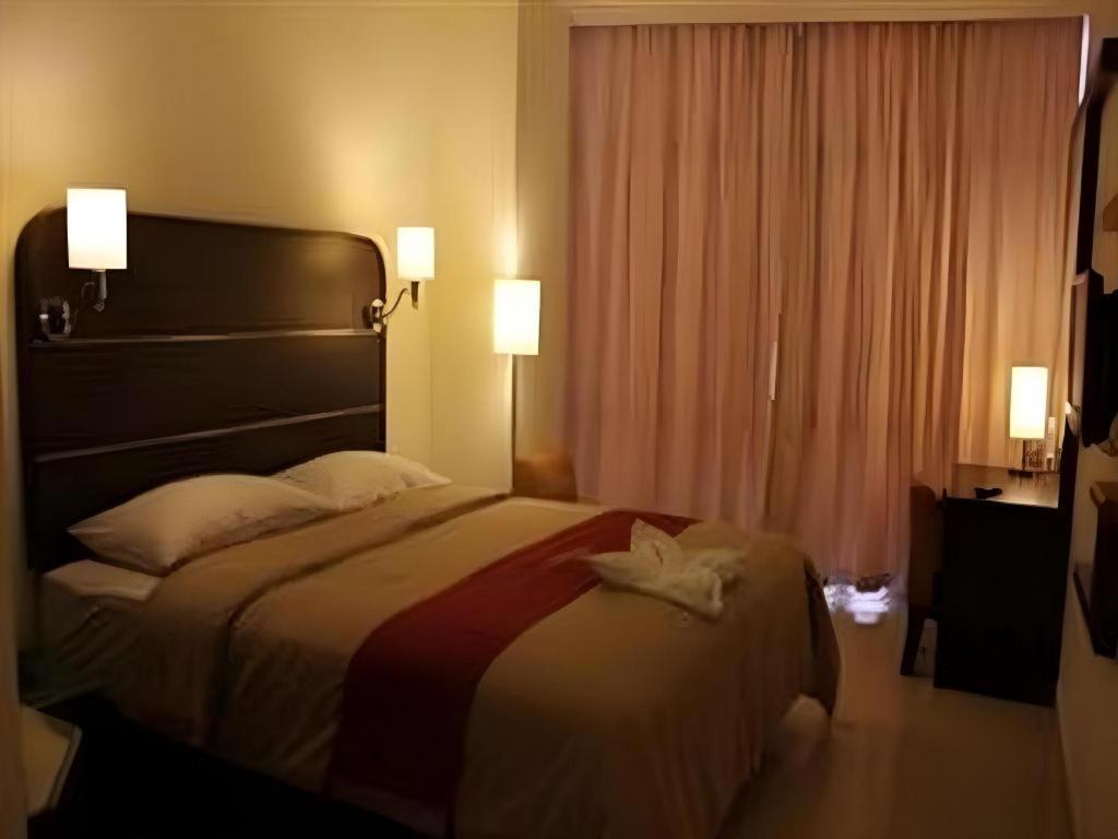 Travello Hotel Manado Extérieur photo