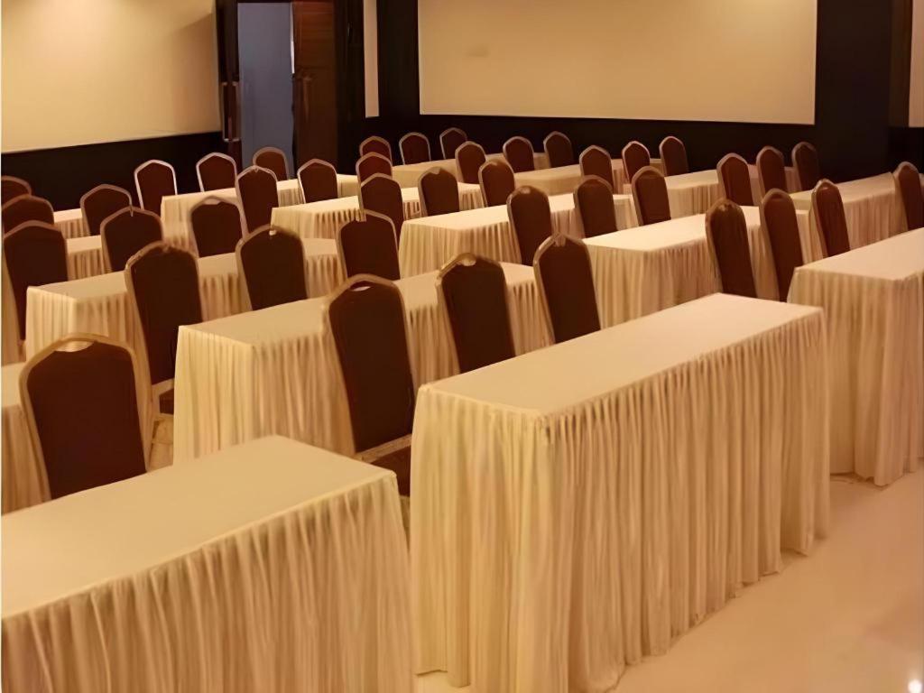 Travello Hotel Manado Extérieur photo