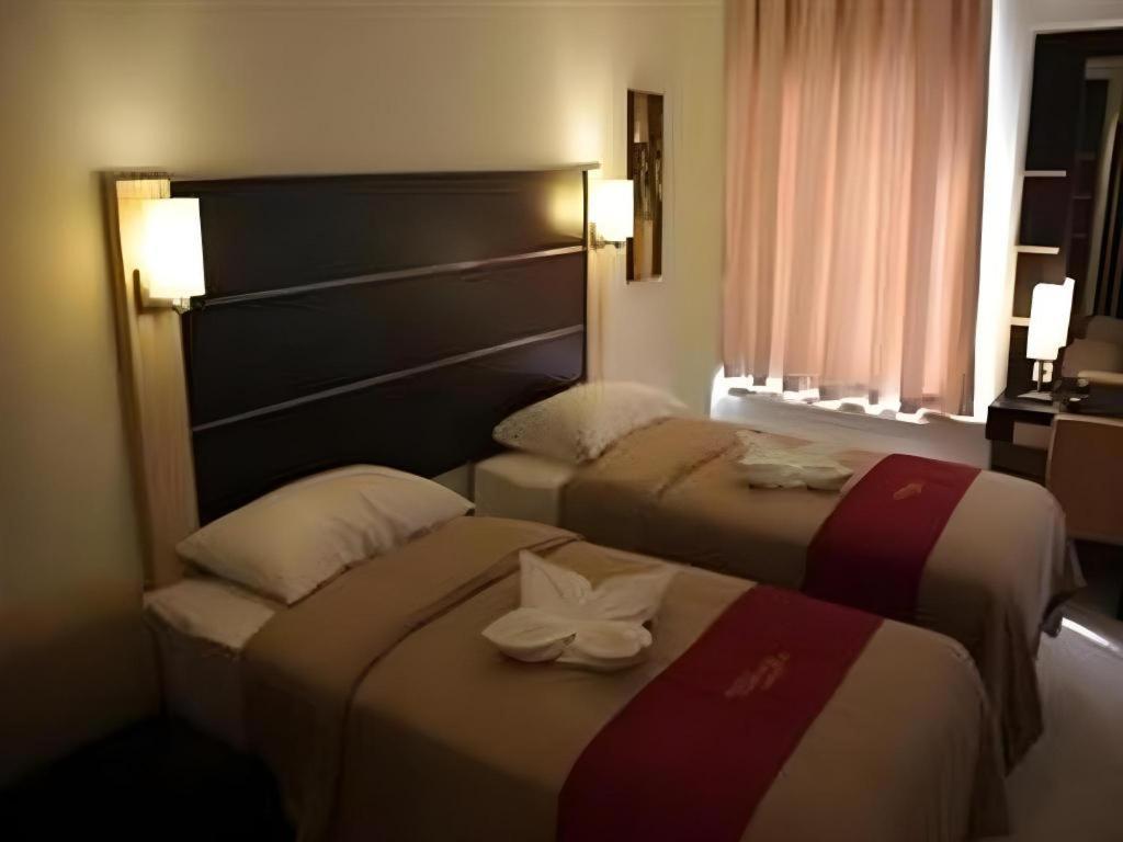 Travello Hotel Manado Extérieur photo