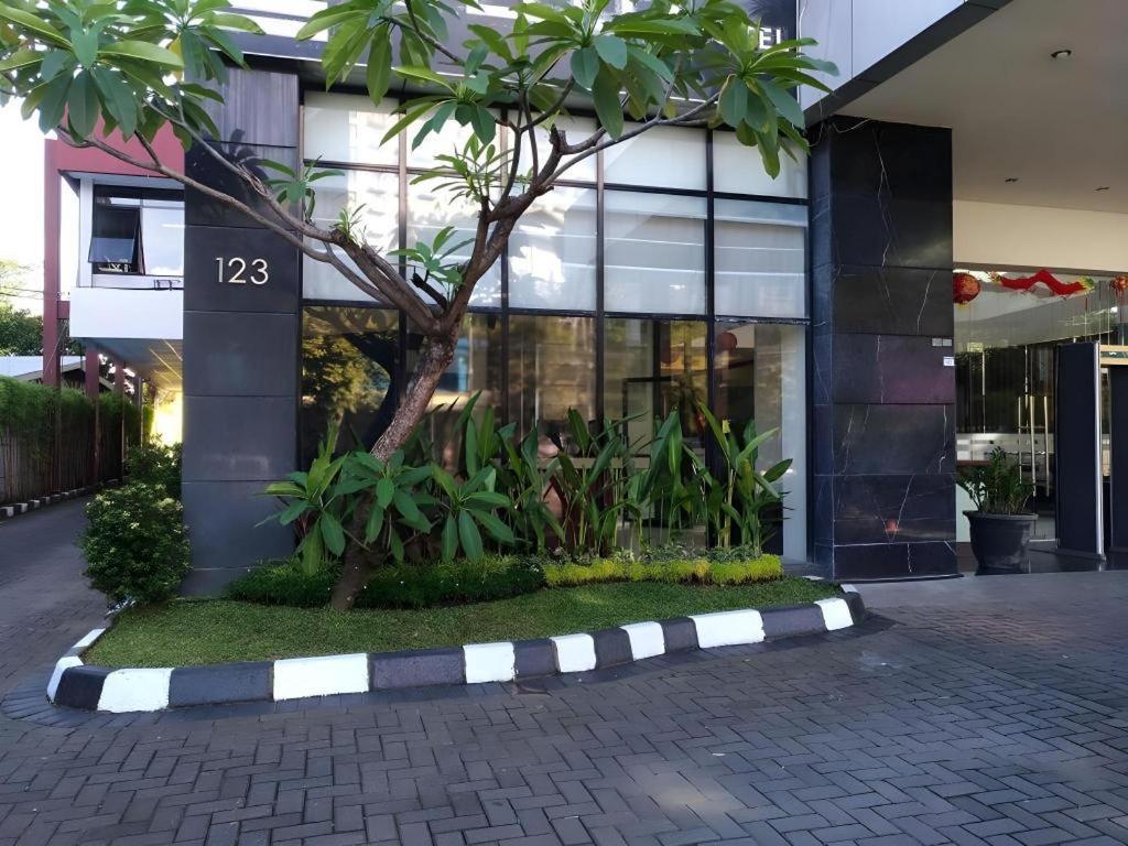 Travello Hotel Manado Extérieur photo