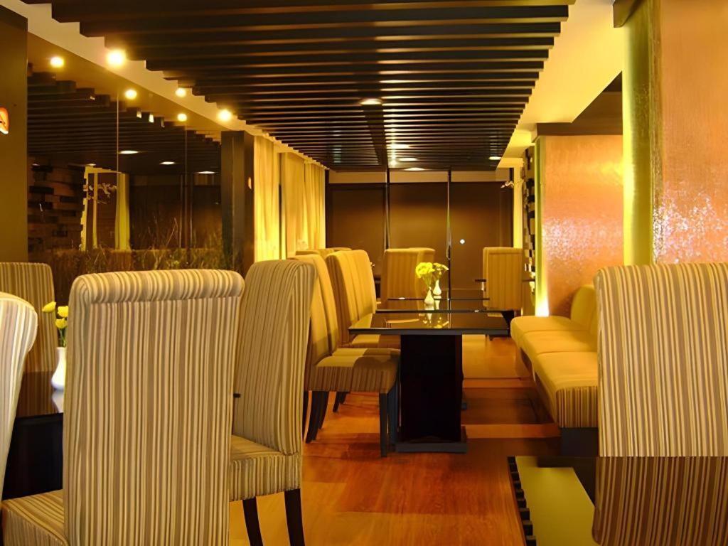 Travello Hotel Manado Extérieur photo