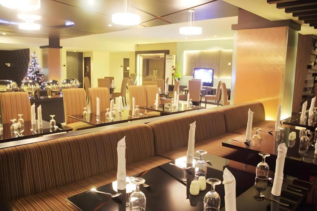 Travello Hotel Manado Extérieur photo