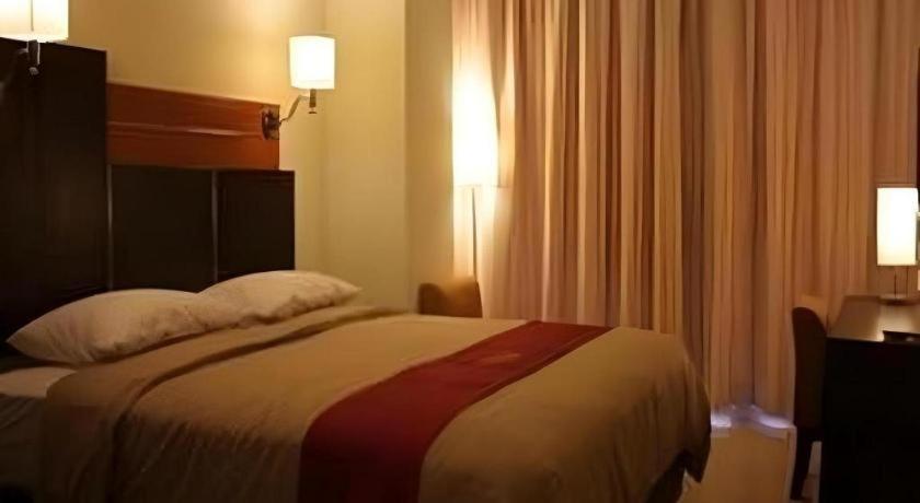 Travello Hotel Manado Extérieur photo