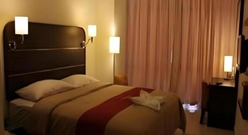 Travello Hotel Manado Extérieur photo