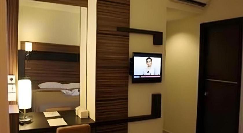 Travello Hotel Manado Extérieur photo