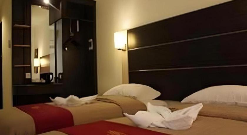 Travello Hotel Manado Extérieur photo