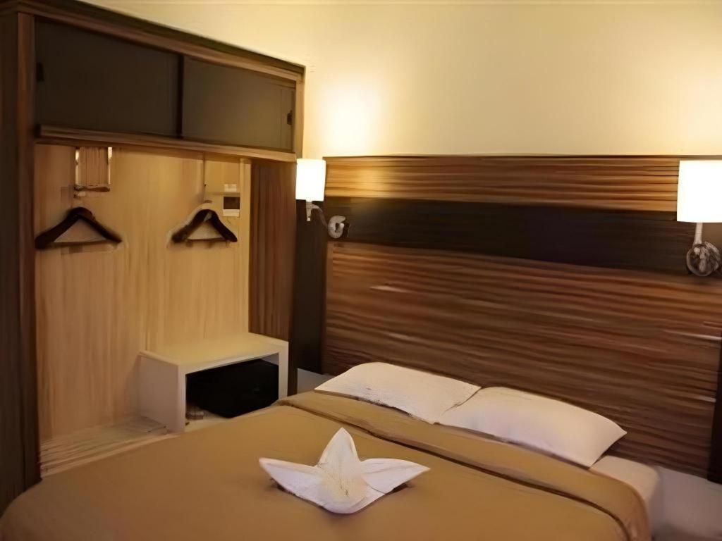 Travello Hotel Manado Extérieur photo