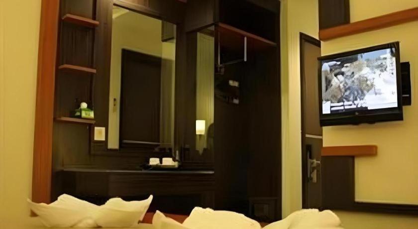 Travello Hotel Manado Extérieur photo