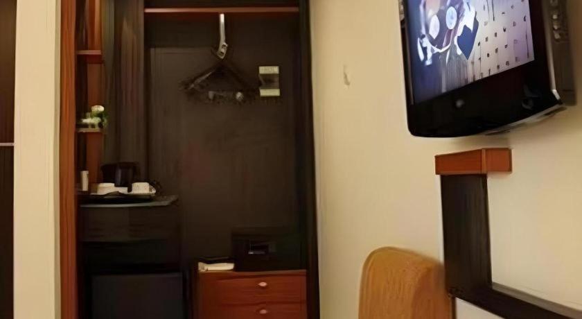 Travello Hotel Manado Extérieur photo