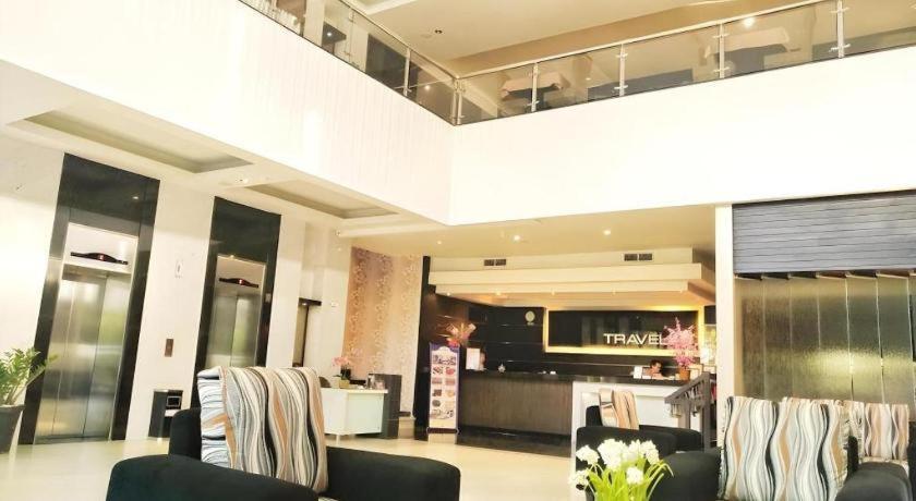 Travello Hotel Manado Extérieur photo