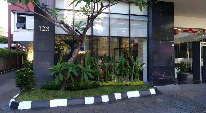 Travello Hotel Manado Extérieur photo