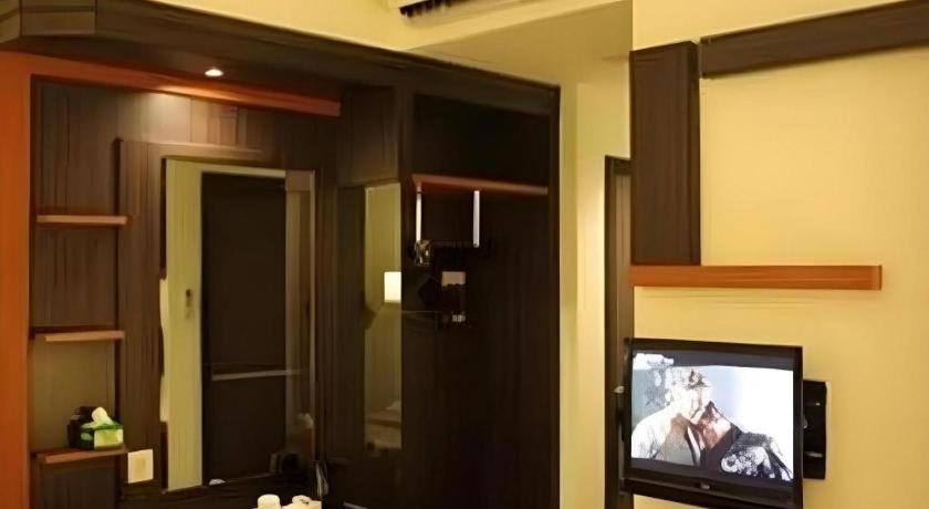 Travello Hotel Manado Extérieur photo