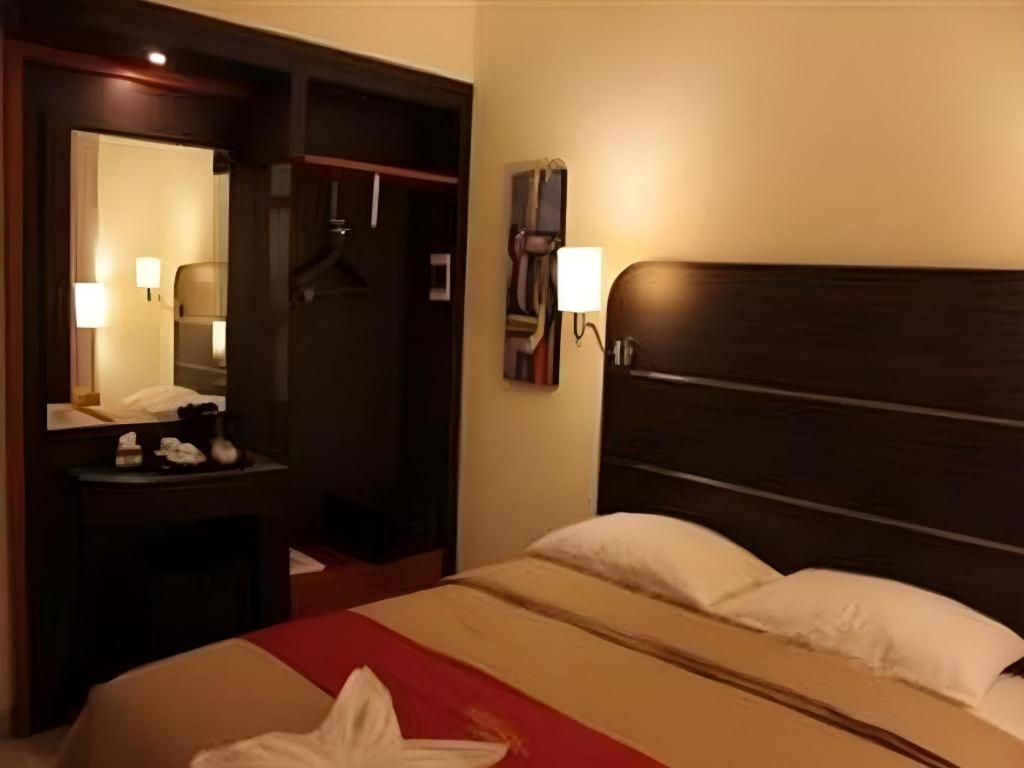 Travello Hotel Manado Extérieur photo