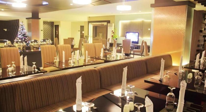 Travello Hotel Manado Extérieur photo