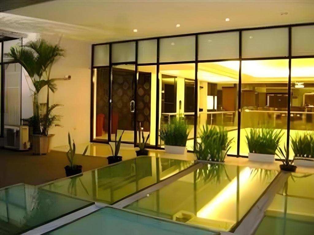 Travello Hotel Manado Extérieur photo