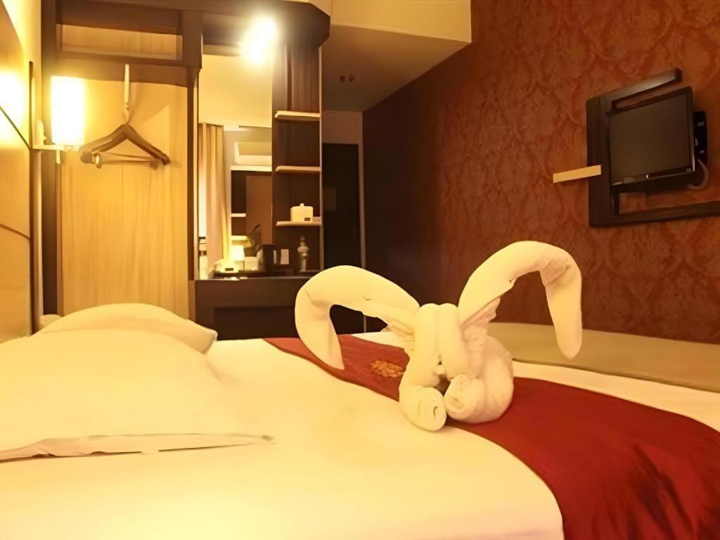 Travello Hotel Manado Extérieur photo