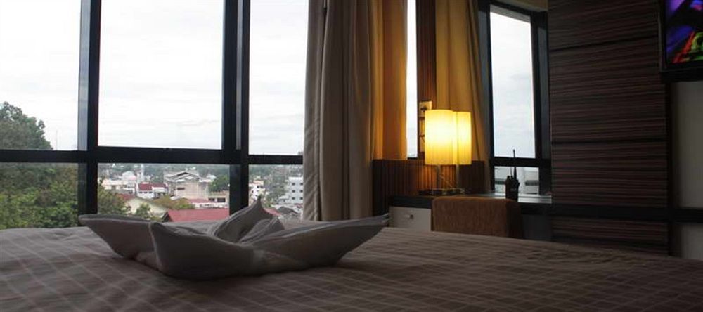 Travello Hotel Manado Extérieur photo