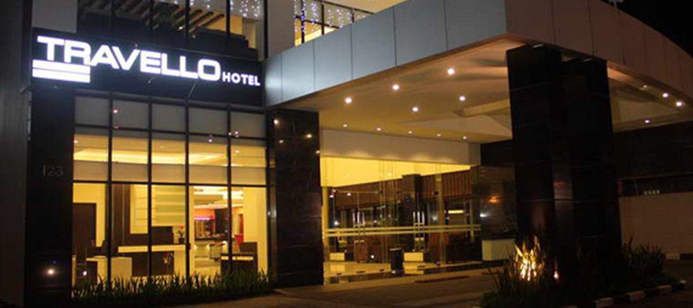 Travello Hotel Manado Extérieur photo